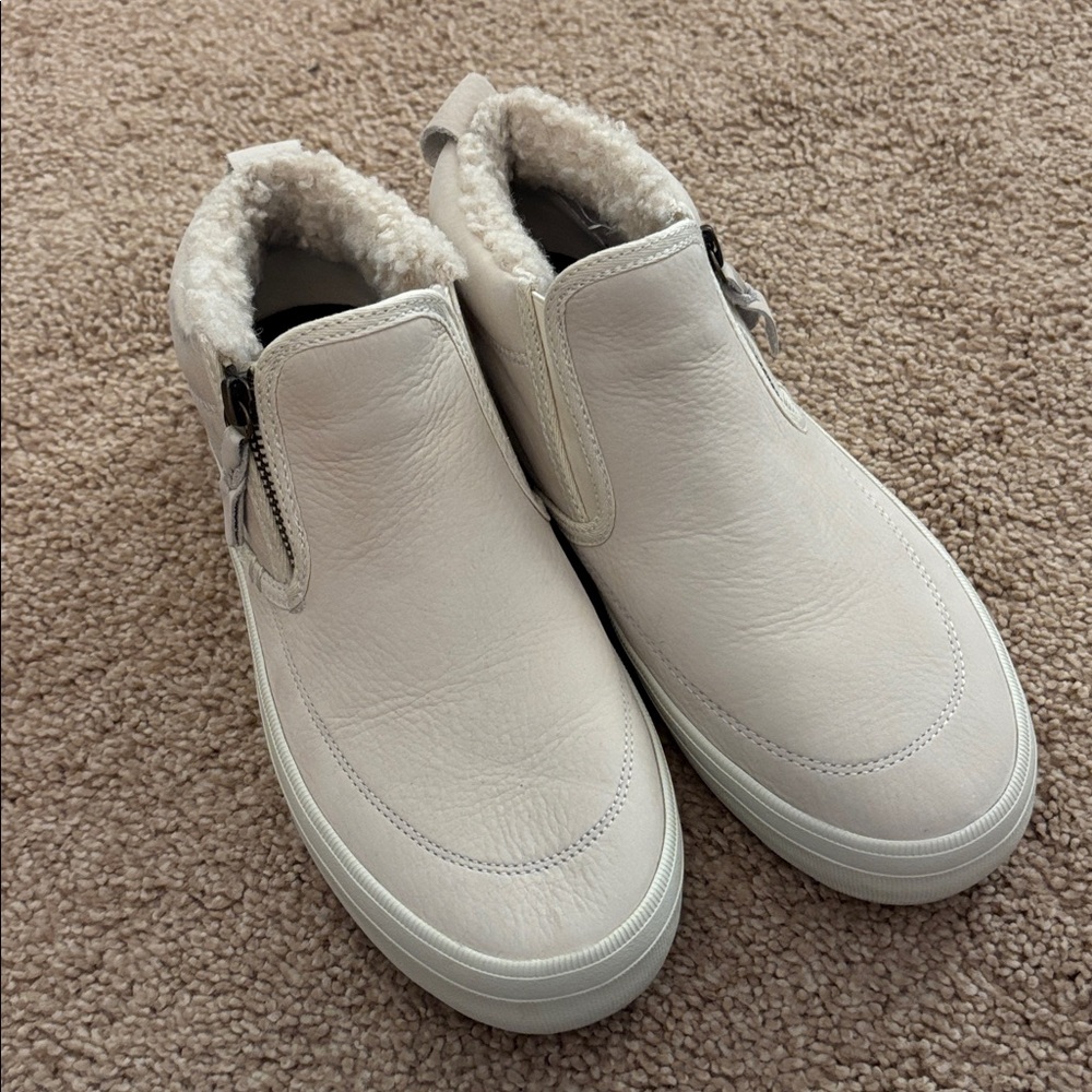SPERRY Crest Lug Side Zip  Cozy Sneaker Boots in Cream Shearling Slip-On Shoes